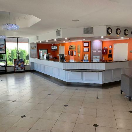 Howard Johnson By Wyndham Reseda Hotel & Suites Los Ángeles Exterior foto