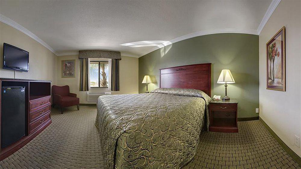 Howard Johnson By Wyndham Reseda Hotel & Suites Los Ángeles Exterior foto