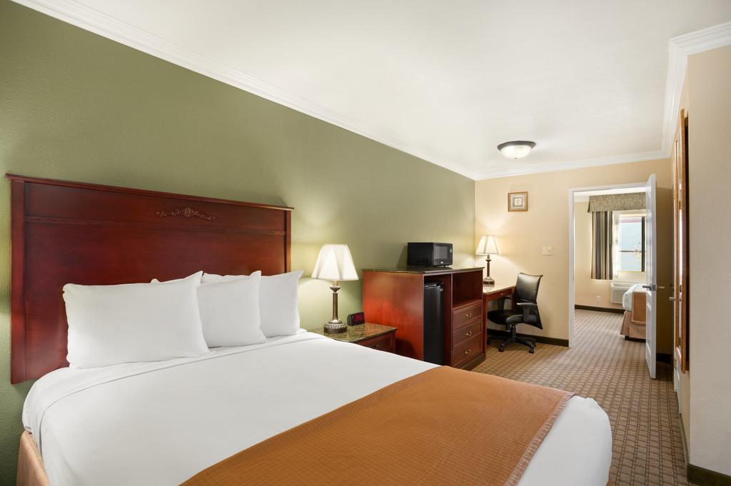 Howard Johnson By Wyndham Reseda Hotel & Suites Los Ángeles Exterior foto