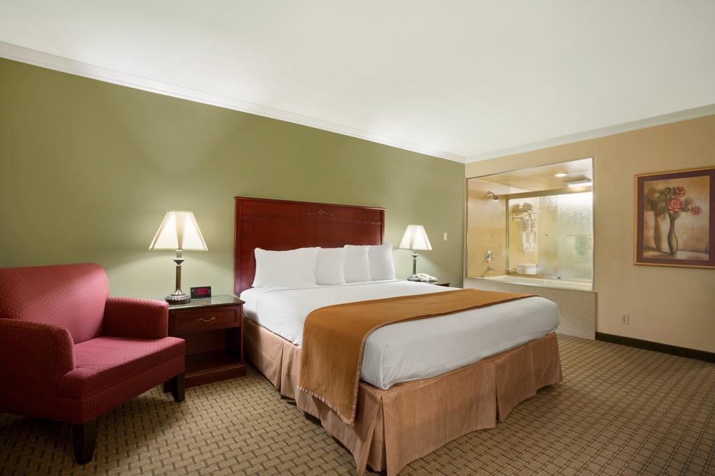Howard Johnson By Wyndham Reseda Hotel & Suites Los Ángeles Exterior foto