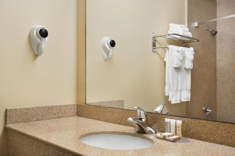 Howard Johnson By Wyndham Reseda Hotel & Suites Los Ángeles Exterior foto