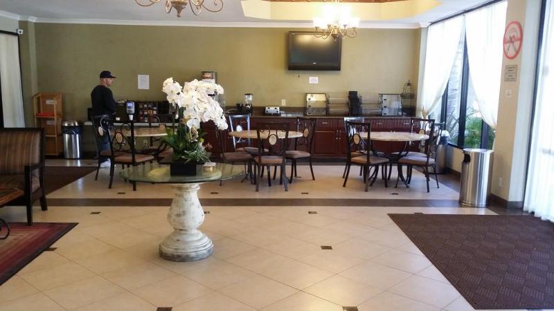 Howard Johnson By Wyndham Reseda Hotel & Suites Los Ángeles Exterior foto