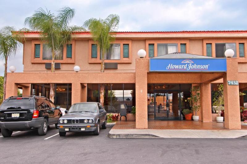 Howard Johnson By Wyndham Reseda Hotel & Suites Los Ángeles Exterior foto