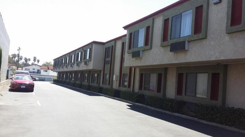 Howard Johnson By Wyndham Reseda Hotel & Suites Los Ángeles Exterior foto