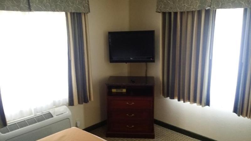Howard Johnson By Wyndham Reseda Hotel & Suites Los Ángeles Exterior foto
