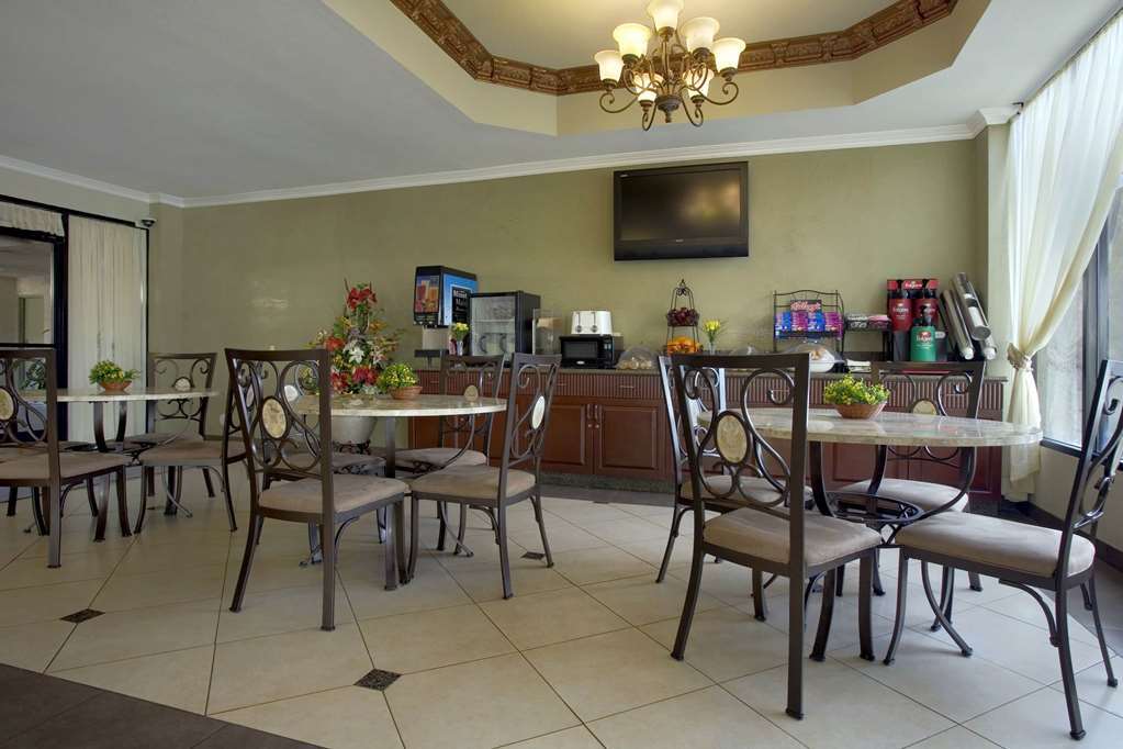 Howard Johnson By Wyndham Reseda Hotel & Suites Los Ángeles Restaurante foto