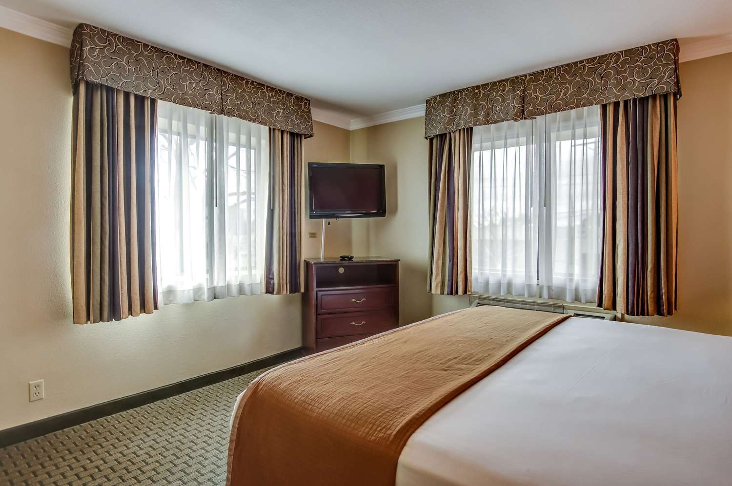 Howard Johnson By Wyndham Reseda Hotel & Suites Los Ángeles Exterior foto