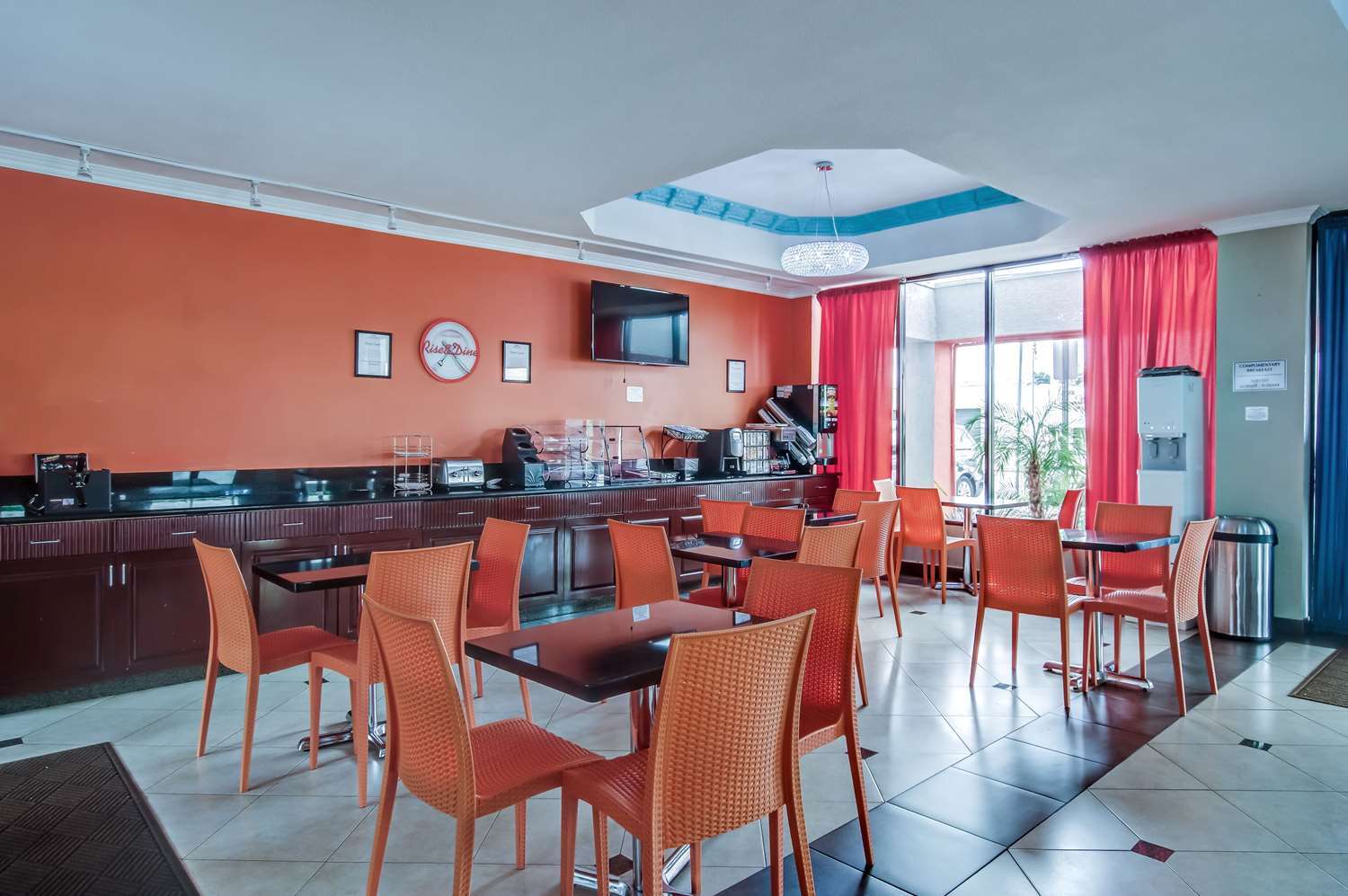 Howard Johnson By Wyndham Reseda Hotel & Suites Los Ángeles Exterior foto