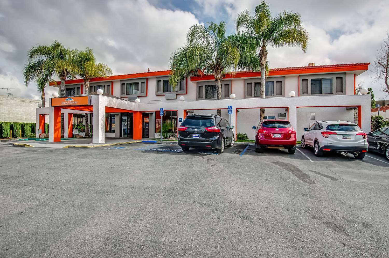 Howard Johnson By Wyndham Reseda Hotel & Suites Los Ángeles Exterior foto